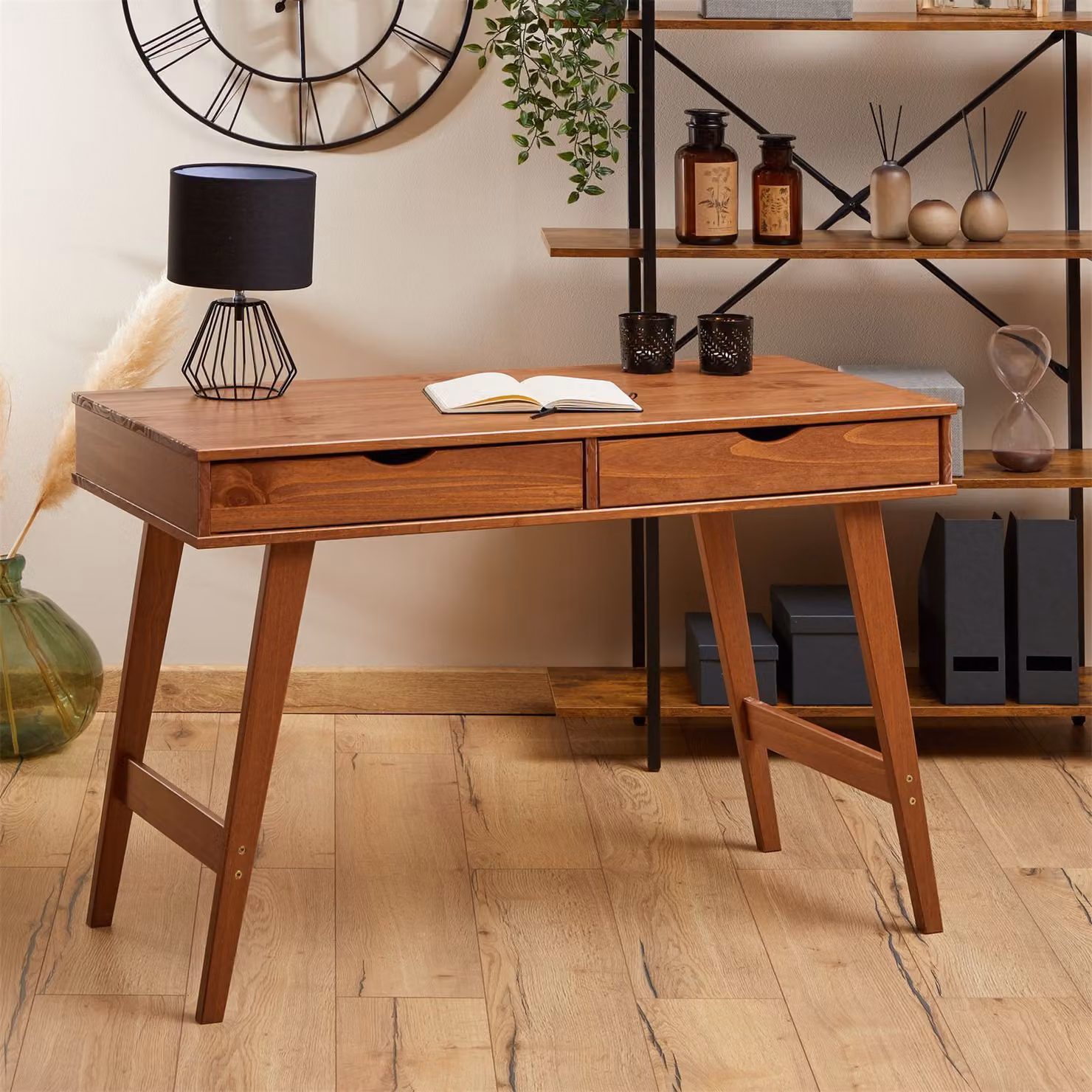 Scrivania MILO con 2 cassetti, in legno massello, robusta e resistente, ideale per l'ufficio in casa, color castagna, cassetti per riporre oggetti