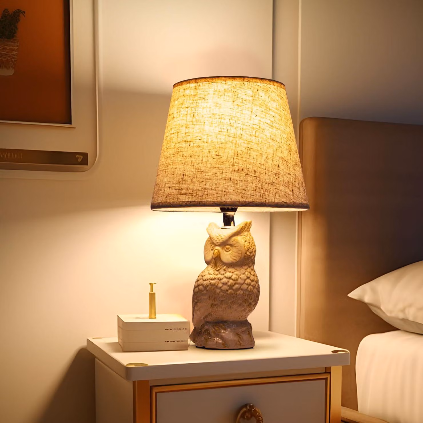 Lampada da tavolo Aigostar in Vetroceramica, lampada da tavolo vintage con paralume in tessuto, attacco E14, max. 40W, moderna lampada da comodino, luce notturna per camera da letto, soggiorno, ufficio (senza lampadina) - Altezza 325mm – Marrone