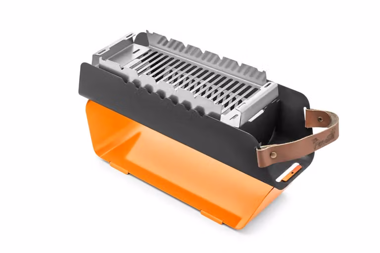 La griglia a carbonella mobile Favilla FUMO - Griglia compatta 2 in 1 con griglia in acciaio inox e supporto per spiedini - Borsa da trasporto inclusa per campeggio, balcone e picnic