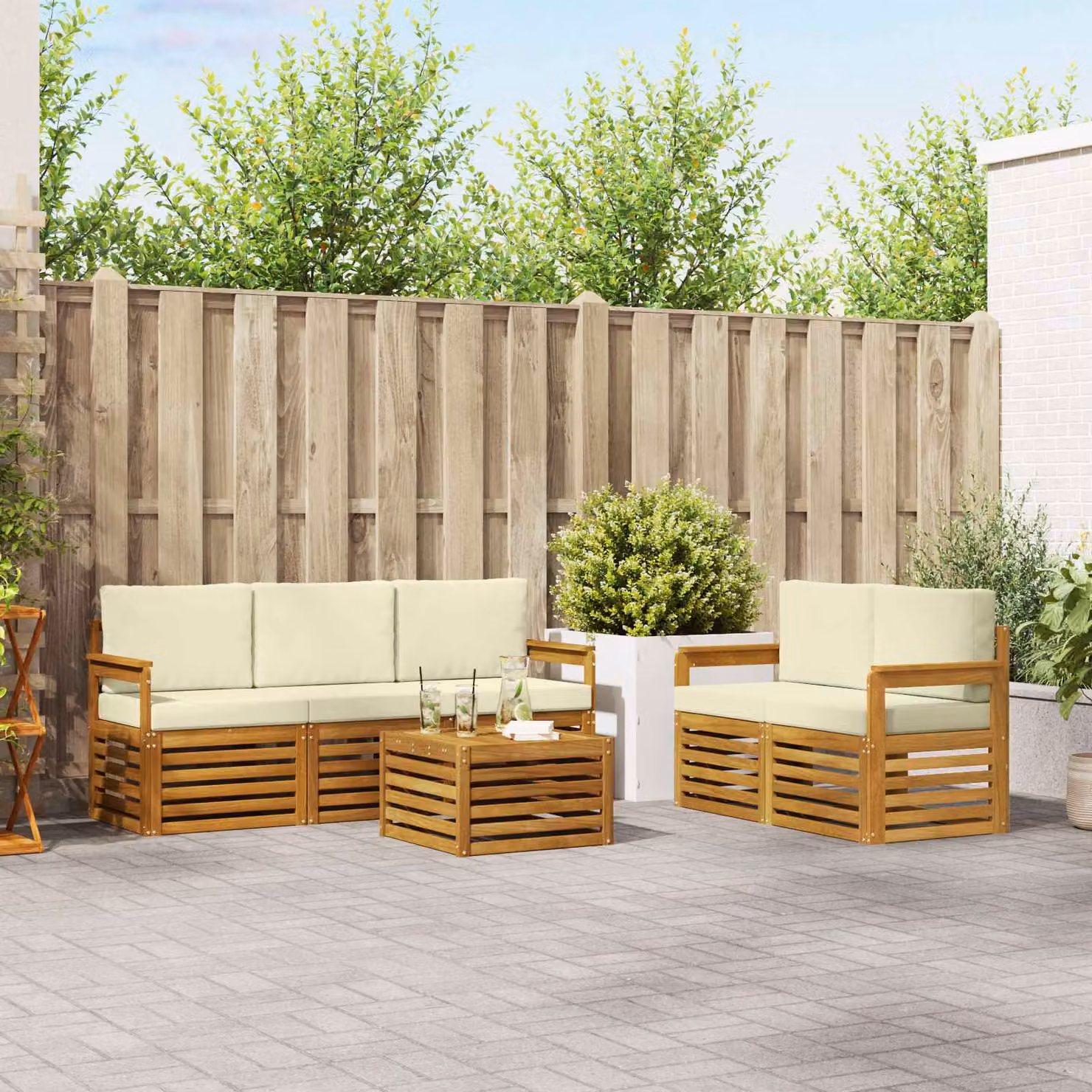 Set di divani da esterno vidaXL in legno di acacia con tavolino e cuscini, colore beige e bianco