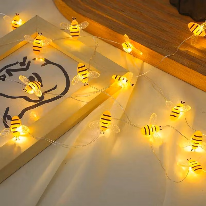 Catena luminosa a LED a forma di ape, 3 metri, alimentata a batteria, luce bianco caldo