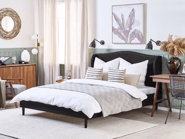 Letto Beliani rivestito in tessuto nero con gambe in legno di gomma oliato L/P/H: 180 x 200 x 107 cm – 1