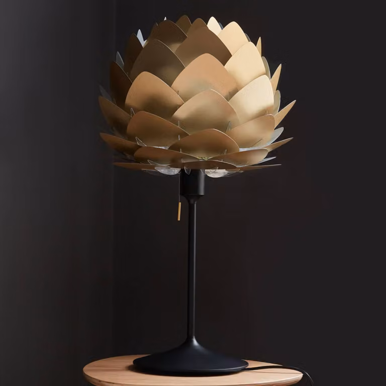 UMAGE Lampada da tavolo di design Aluvia, Ottone / Oro, Soggiorno / Sala da pranzo, Alluminio, Design, Lampada da tavolo