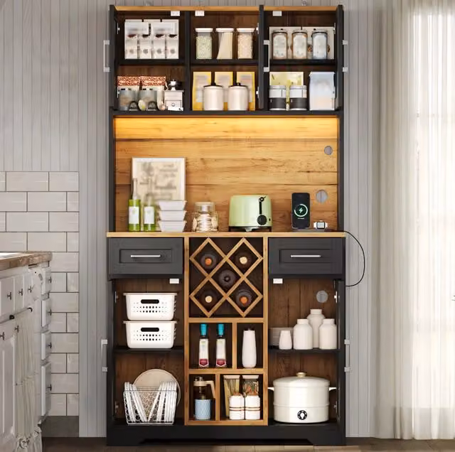 Credenza alta 105x40x180 cm in MDF naturale e nero con LED, per spazi piccoli –