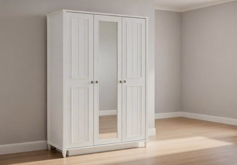 Armadio bianco con specchio, ideale per una camera da letto moderna