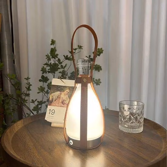 Lampada da tavolo semplice, ideale per la camera da letto, il comodino, il soggiorno, l'ufficio o lo studio