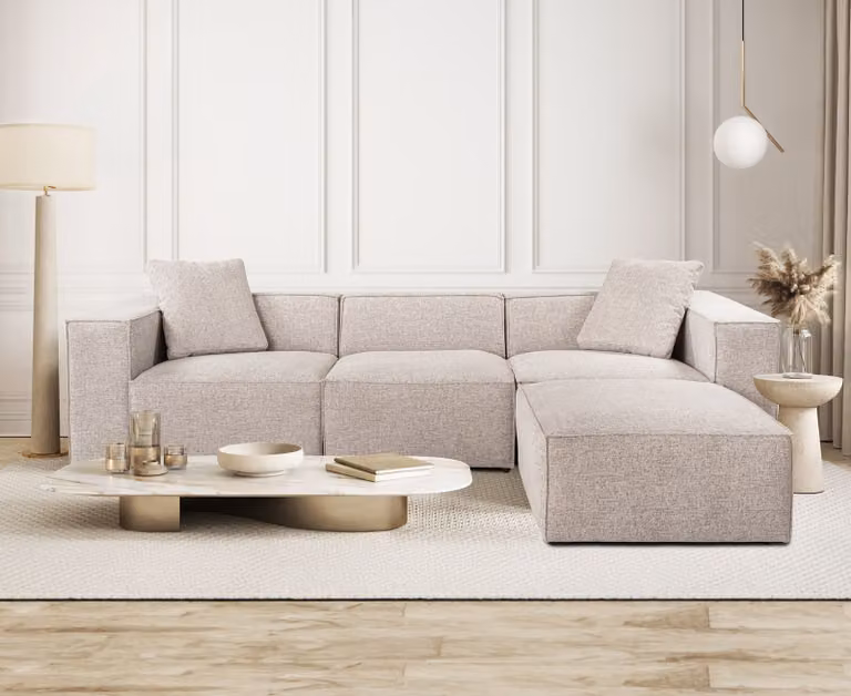 Hanah Home, divano ad angolo Mocha, 303 x 193 x 65 cm | Struttura 100% carpino, rivestimento 100% lino, imbottitura in schiuma 32 DNS | 2 cuscini inclusi, design elegante per un arredamento moderno.
