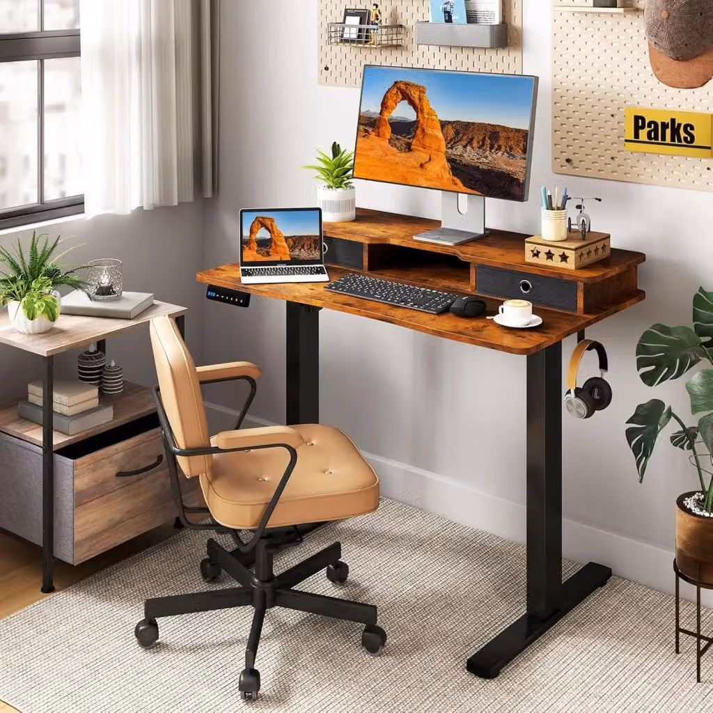 Scrivania Regolabile in Altezza con Motore Elettrico COSTWAY, Tavolo da Lavoro Moderno in MDF e Metallo per Ufficio e Casa, L: 122 cm, P: 60 cm, H: 76-112 cm (Marrone) – 2