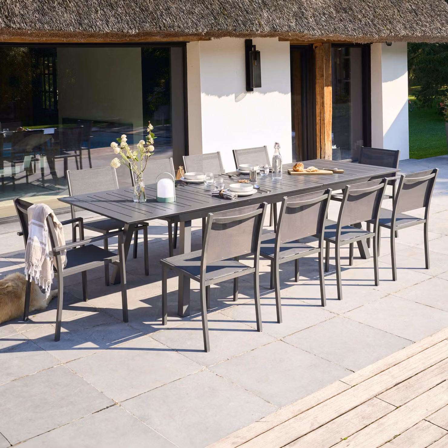 Tavolo da giardino allungabile e 10 sedie in alluminio grigio - Oviala Olympe