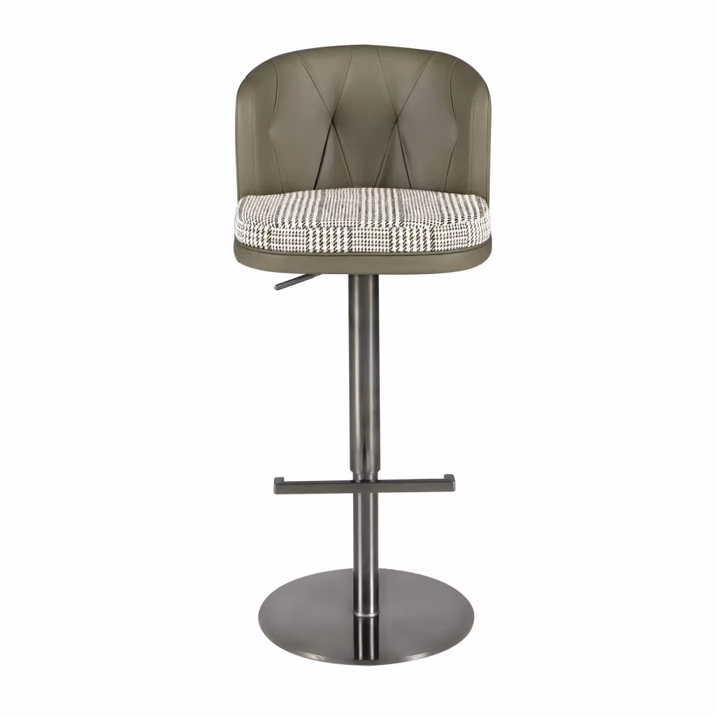 Sgabello girevole moderno Angel Cerdá in tessuto e similpelle con design geometrico verde, bianco e grigio e ruote per cucina e soggiorno