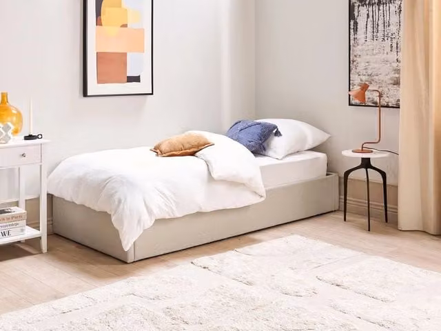 Letto singolo con contenitore a sollevamento BELIANI, imbottito in tessuto beige con doghe in legno, design moderno, L/P/H: 90 x 200 cm