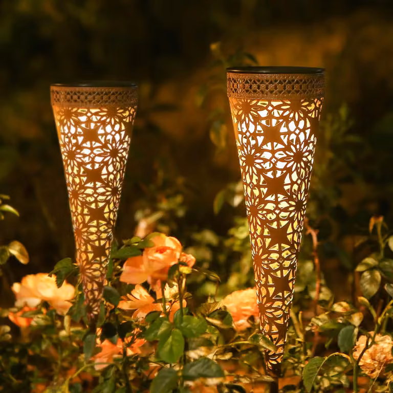 Set di 2 lampade solari, in metallo, con LED, luce bianco caldo, grado di protezione IP65, ideali per giardino e balcone