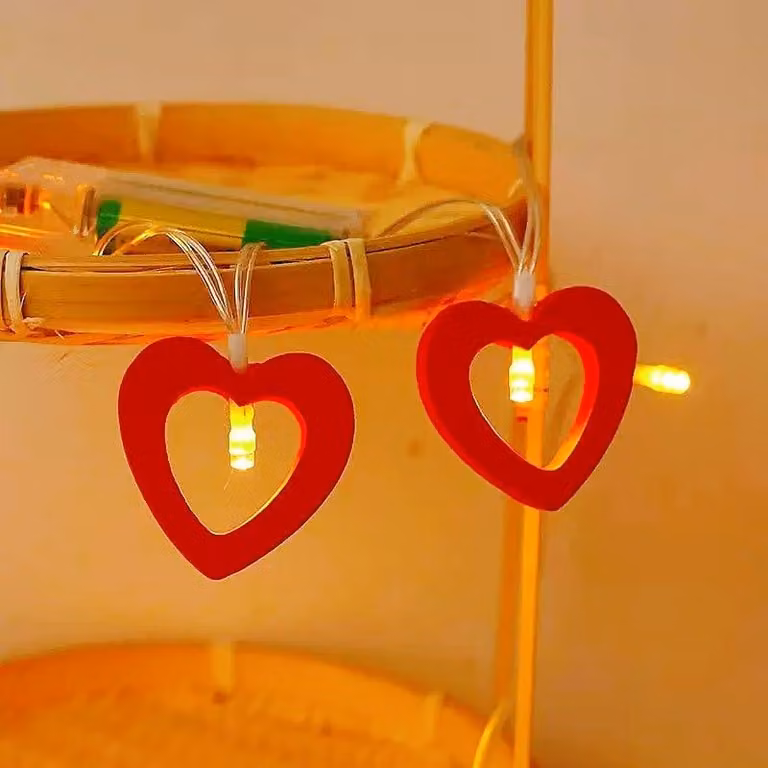 Catena luminosa in legno, lunghezza 3 metri, 20 LED, alimentazione USB, luce bianco caldo, colore rosso