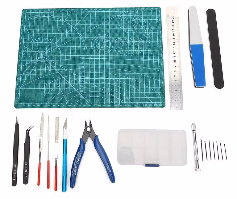 Set di strumenti per modellismo, composto da 14 pezzi, con custodia