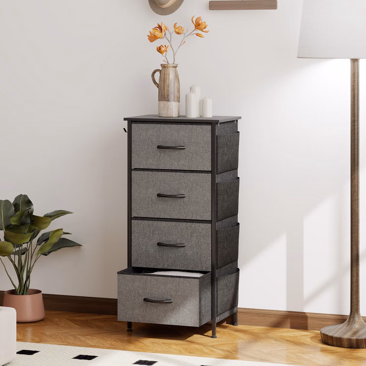 Cassettiera in tessuto HOMCOM grigia con 4 cassetti, 4 tasche e 2 ganci, L: 45 cm, P: 30 cm, H: 94,5 cm – 2