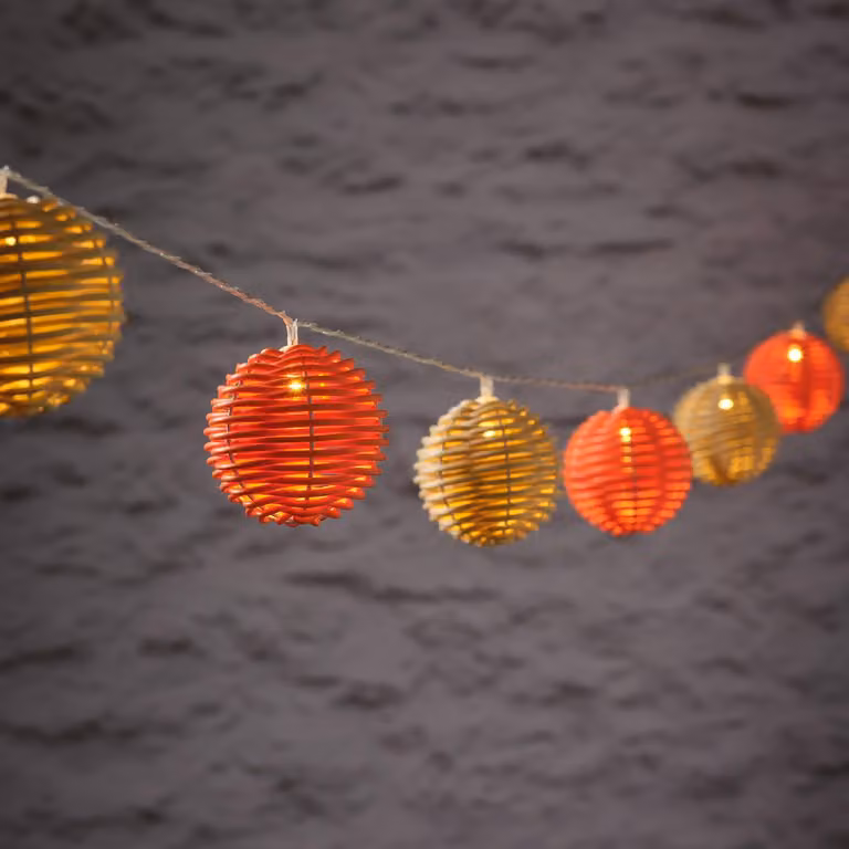 Catena luminosa solare con 10 palline di rattan, luce bianco caldo, 2,25 metri, 8 modalità