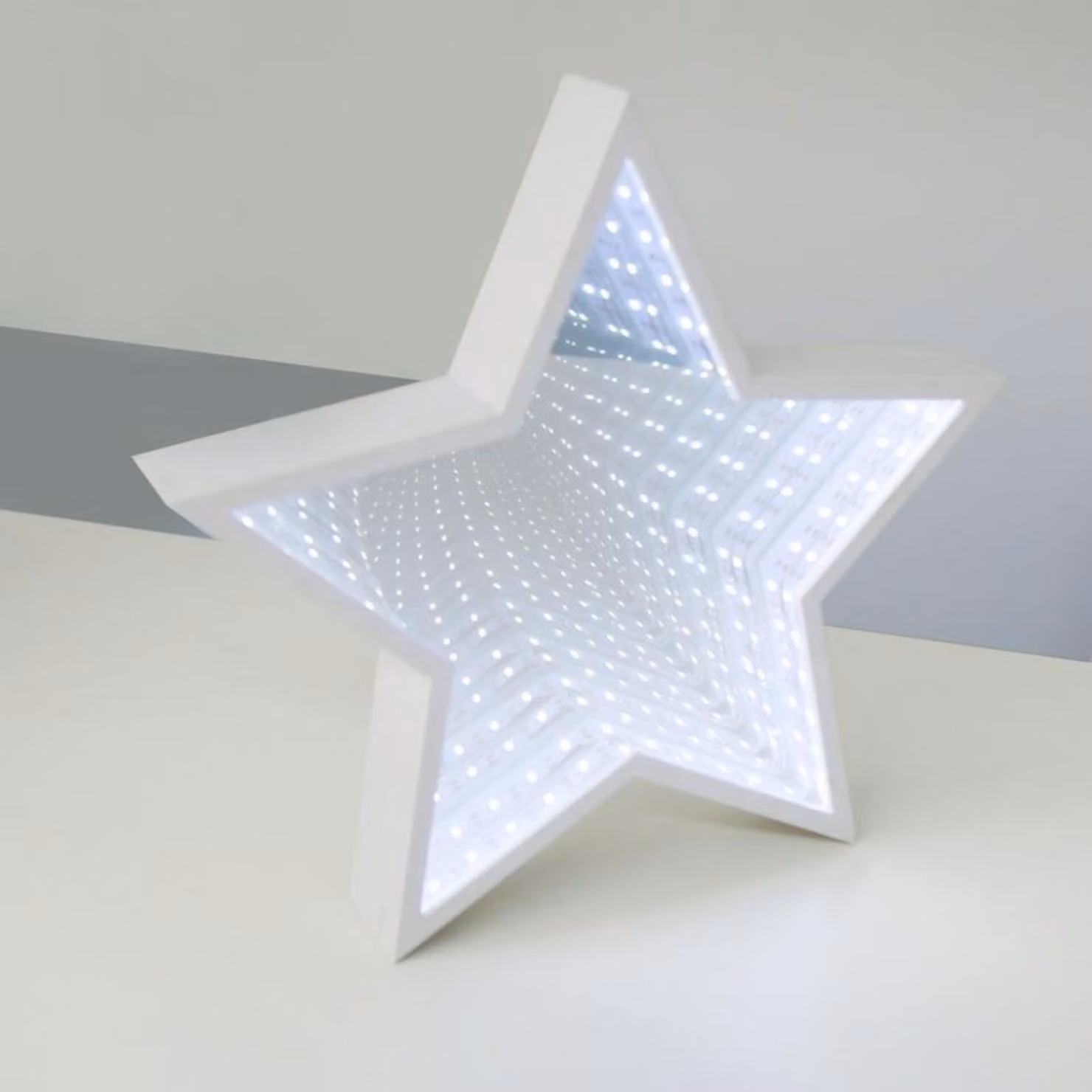 ACA Stella di Natale illuminata con effetto tunnel, 59 LED, alimentata a batterie (3xAA), luce bianca fredda, grado di protezione IP20, 29x5x29 cm, XSTARMIR292A
