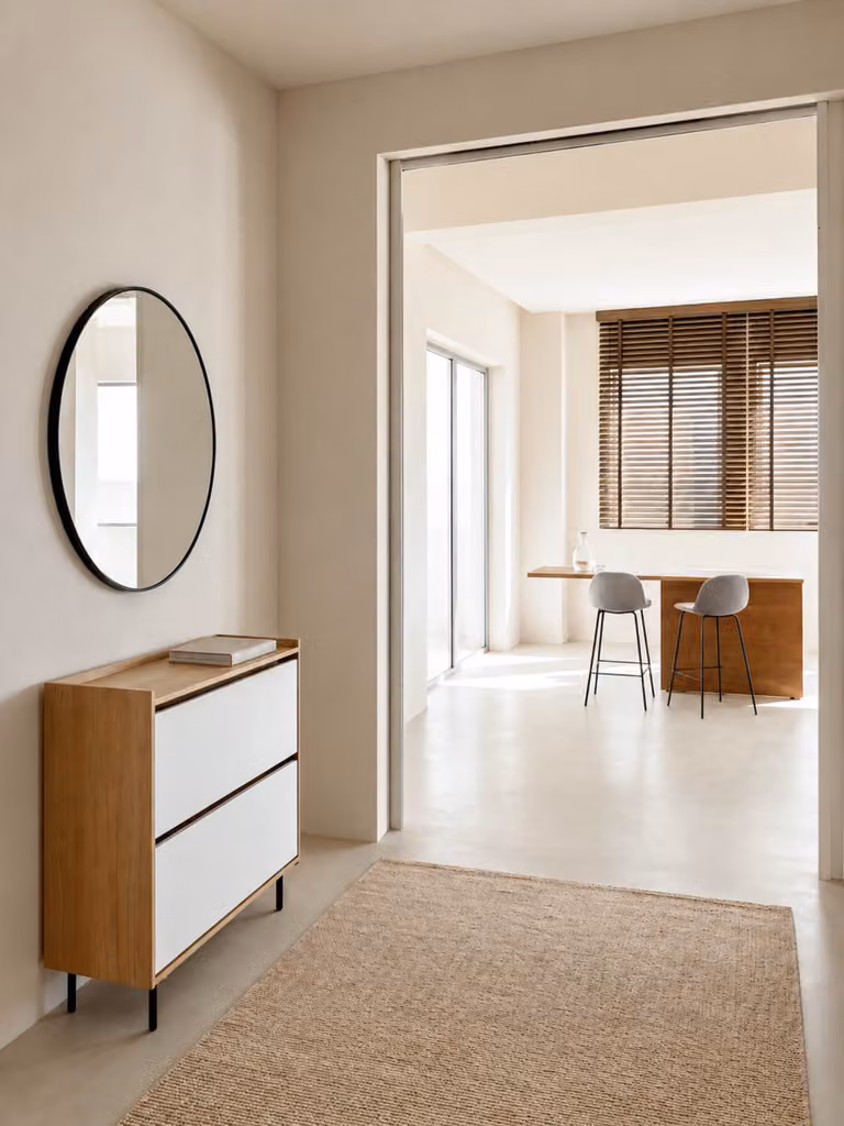 Scarpiera Nadine Kenay Home bianco e naturale con ante a battente e ripiani interni