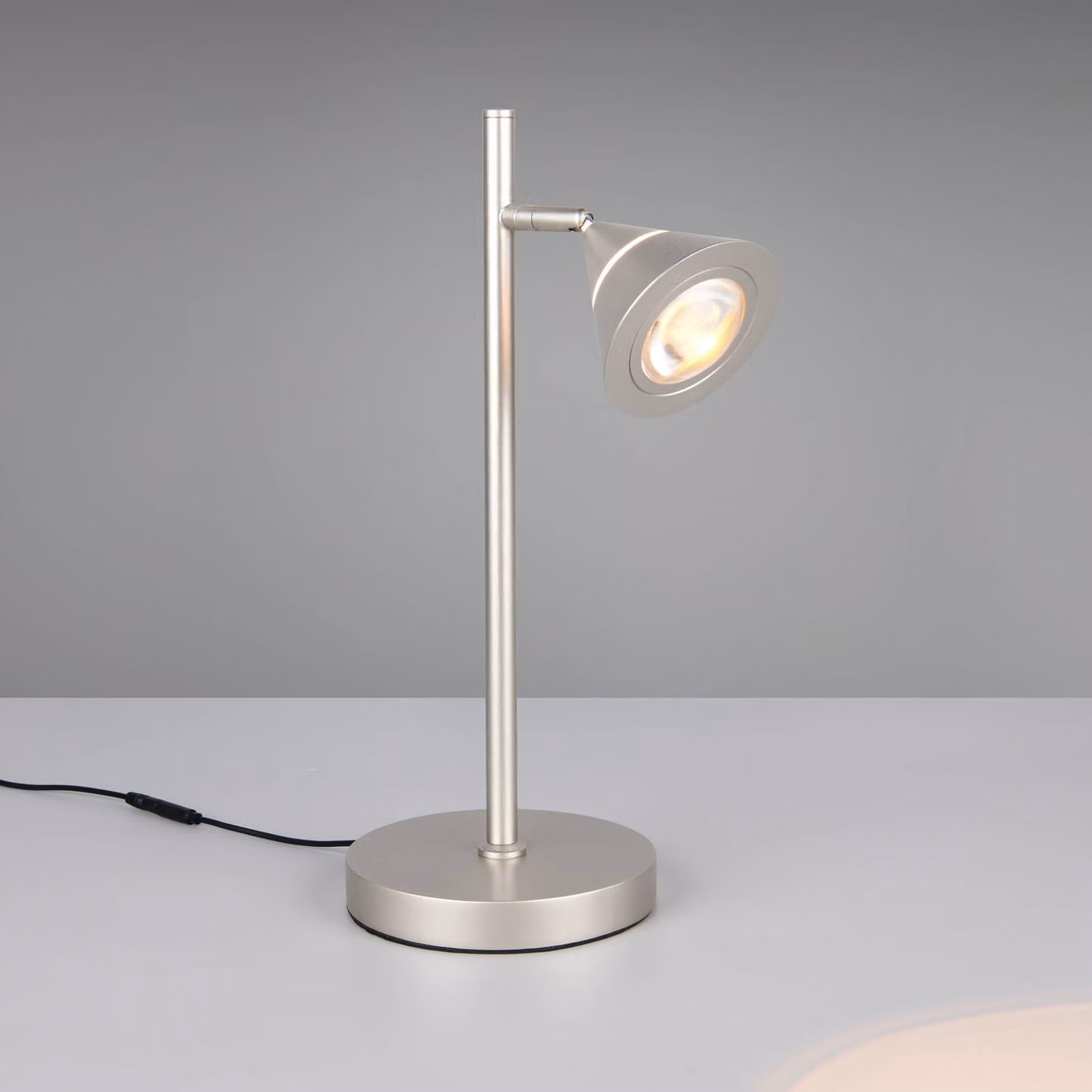 Trio Lighting Lampada da tavolo a LED Romeo, dimmerabile, Alluminio / Grigio / Zincato, Soggiorno / Sala da pranzo, Metallo, Moderno, Lampada da tavolo LED