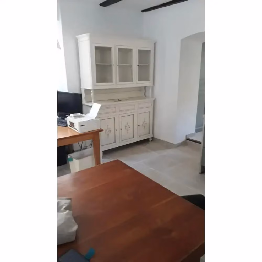 Cristalliera Shopinnovativo in stile arte povera con 6 ante, 3 cassetti e decori floreali, realizzata in legno massello e MDF, finitura bianco e verde, L: 158 cm, P: 47 cm, H: 213 cm – 2