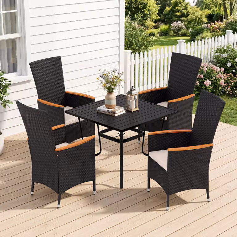Set di 4 sedie da esterno Costway in polyrattan con cuscini beige per giardino, balcone o bordo piscina