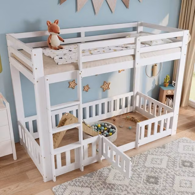 Letto a soppalco singolo 200×90 cm con scala, ringhiere e porta, senza materasso, in legno di pino bianco