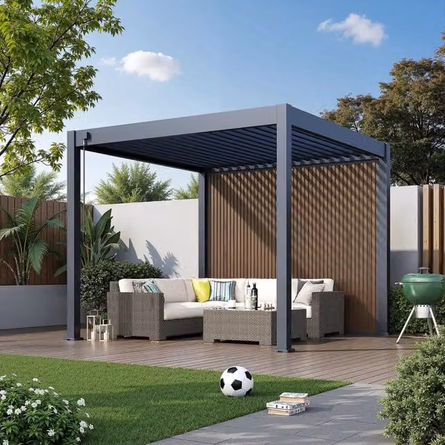 Pannello frangivista ombreggiante a strisce semi-trasparente in alluminio OMBREA nei colori marrone e grigio