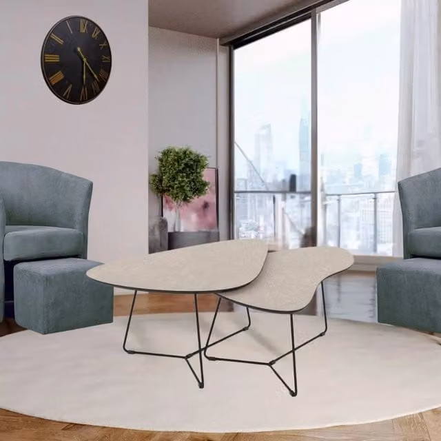 Coppia di tavolini da salotto Tussey con piano cashmere e base in metallo nero – 1