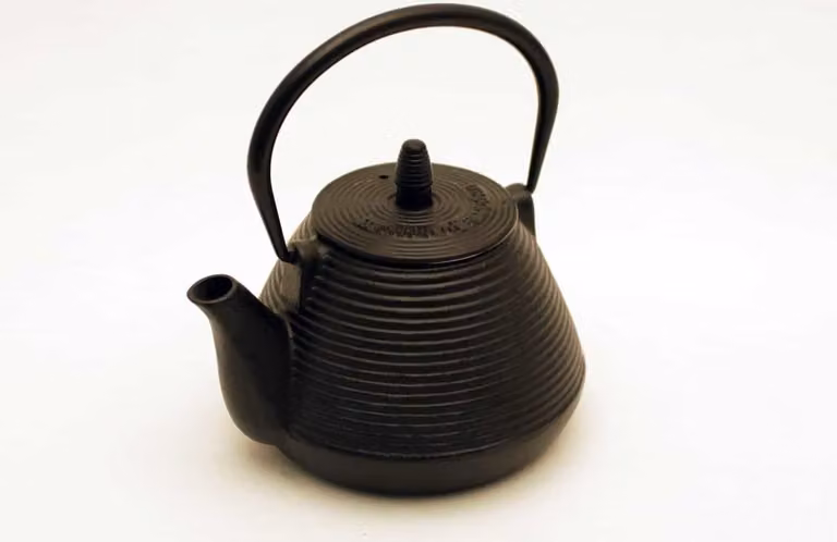 Teiera in ghisa con colino da 0,7 litri