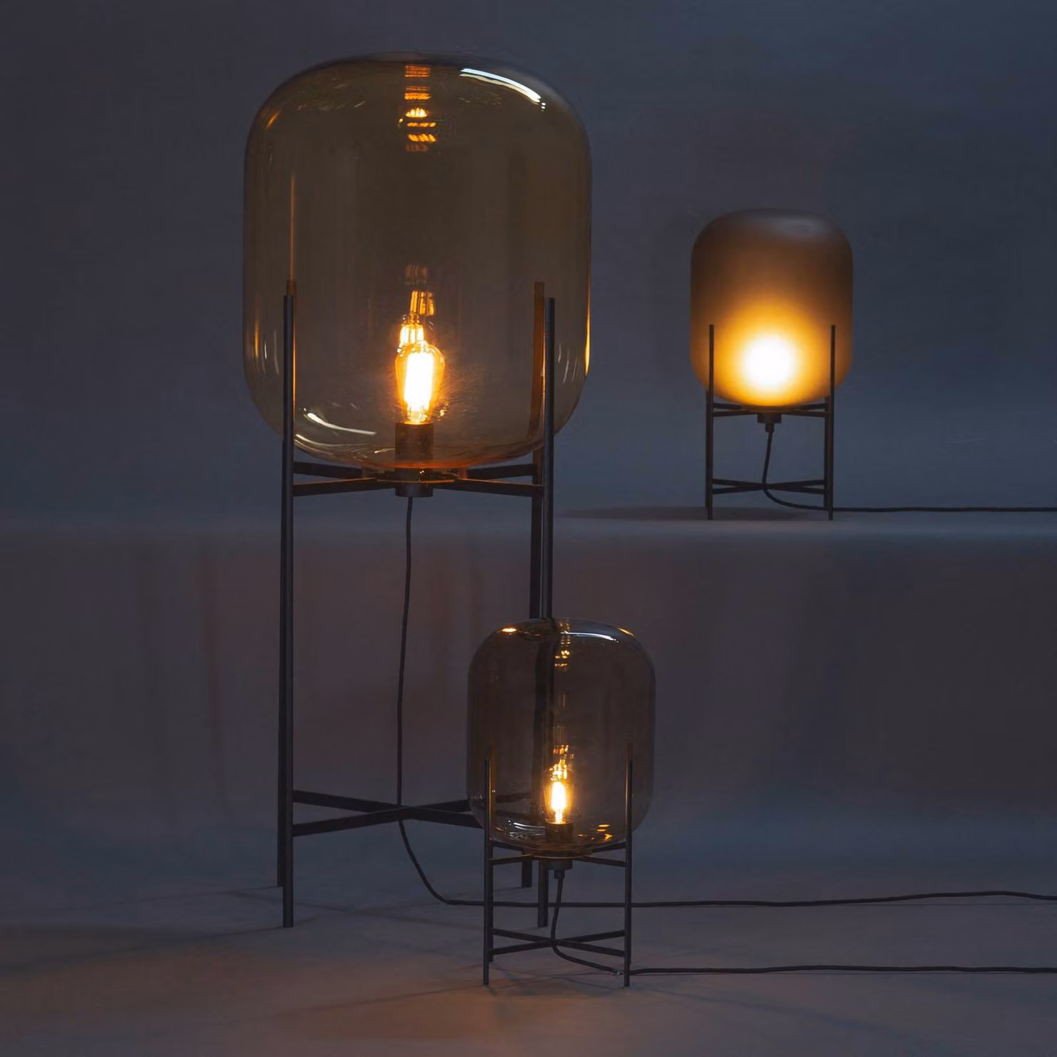 pulpo Lampada da tavolo di design Oda Small, Nero, Soggiorno / Sala da pranzo, Metallo, Design, Lampada da tavolo