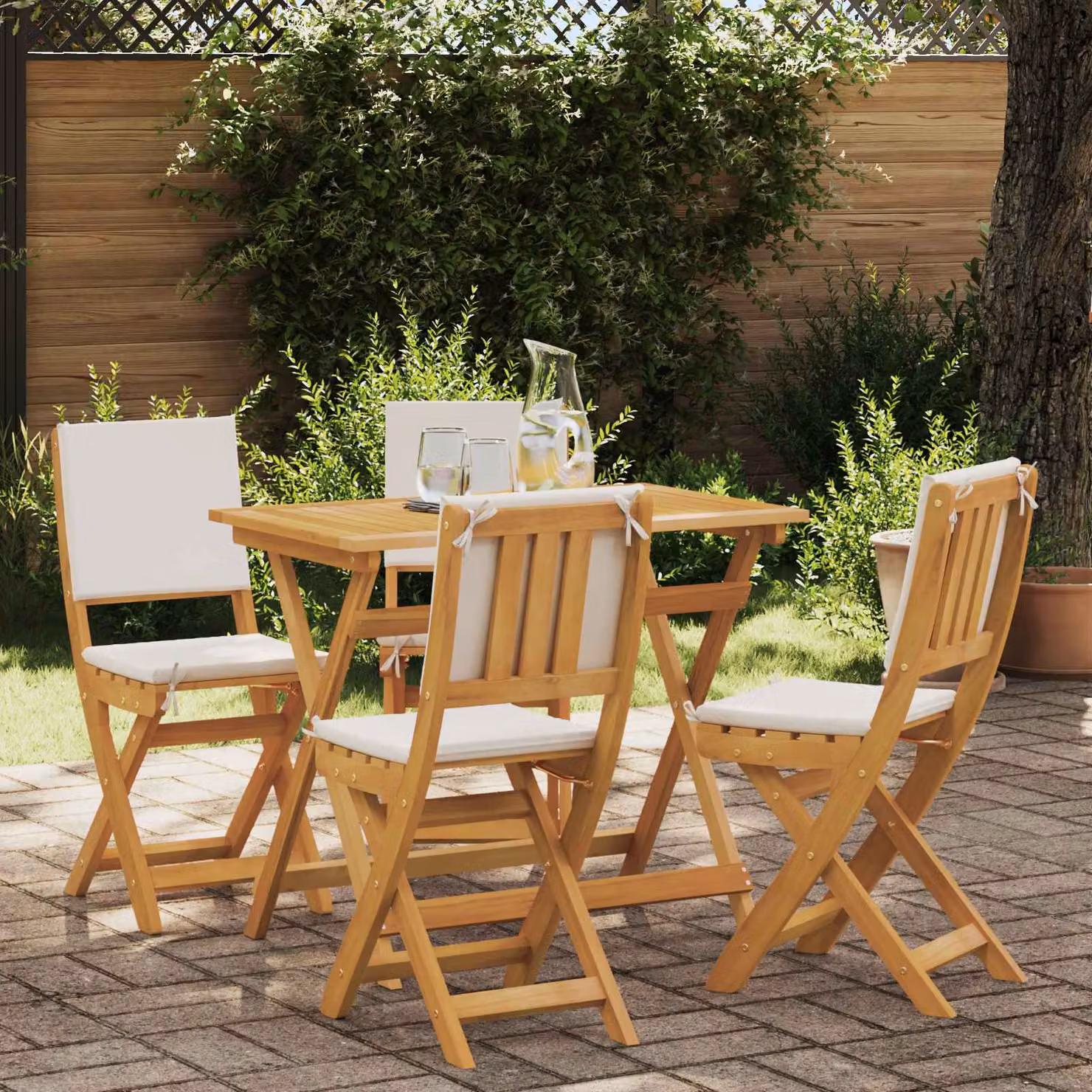 Set di 4 sedie da giardino vidaXL in legno di acacia oliato con cuscini in tessuto, colori bianco, beige e marrone