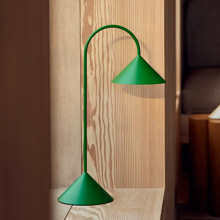 FRANDSEN Lampada da tavolo LED ricaricabile Grasp, verde, altezza 47 cm dimmerabile, Verde, Metallo, Design