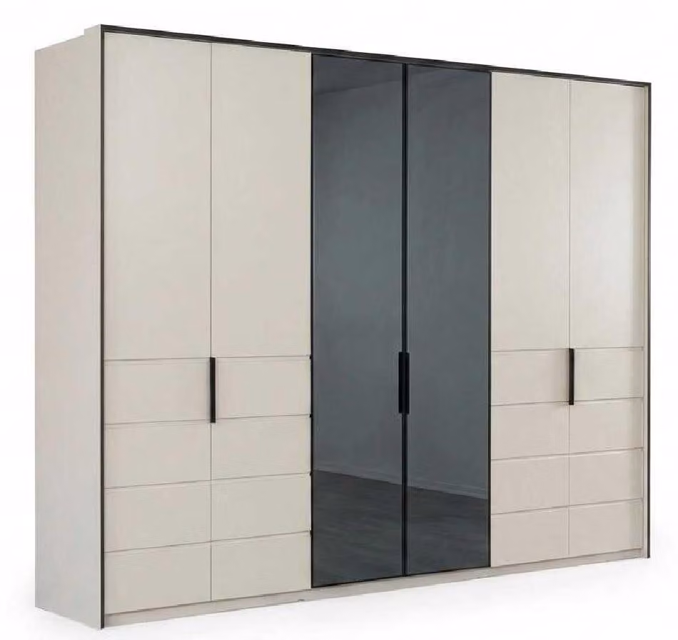 Armadio beige e nero, design moderno ed elegante. Armadio in vetro, parete attrezzata