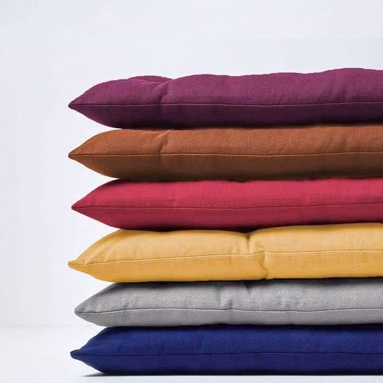 Cuscino imbottito rettangolare da 110x40 cm, color beige, per panche e sedie da giardino, con sistema di ventilazione