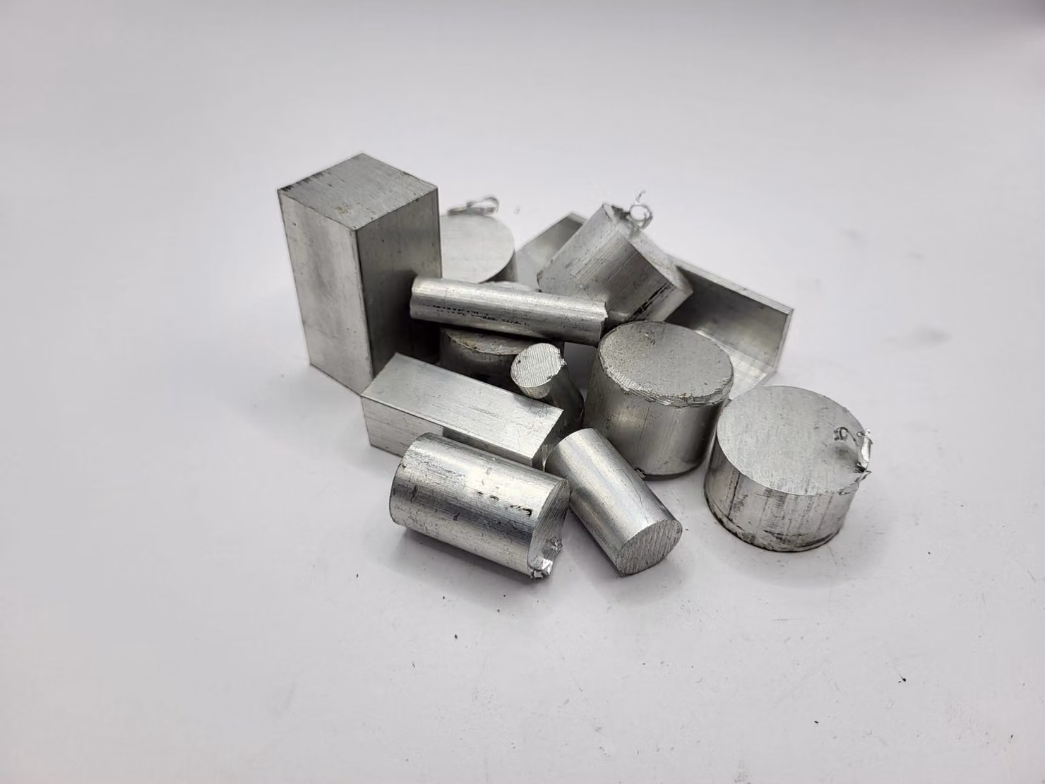 Scarti di alluminio Aluprofil, composizione AlMgSi0,5, peso: 1 kg