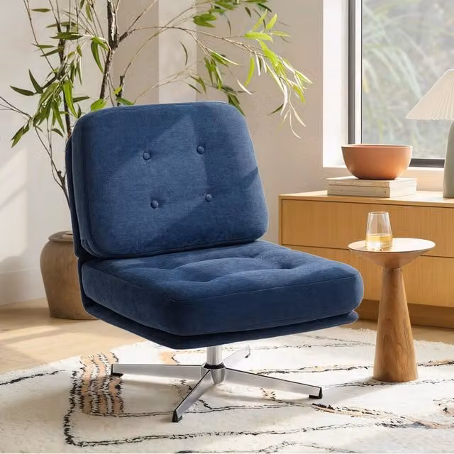 Poltrona girevole WISHDOR modello tub blu con base in metallo argento e seduta imbottita in tessuto