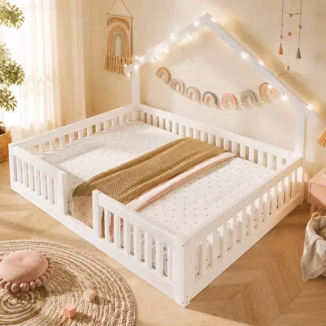 Letto a casetta per bambini 140x200 cm in MDF e pino bianco con LED e sponde