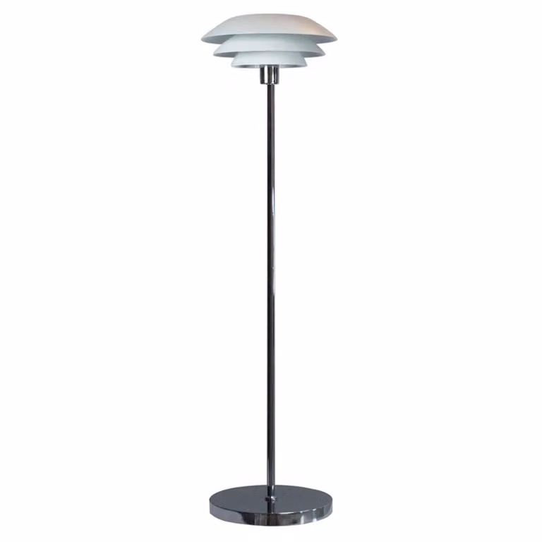 Dyberg Larsen Lampada da terra DL31, Bianco / Opale, Soggiorno / Sala da pranzo, Metallo, Scandinavo, Lampada da terra