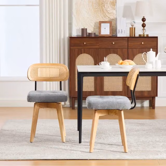 Set di 2 sedie da pranzo girevoli a 360 MIVRAY con schienale in rattan intrecciato e seduta in ciniglia grigia – 1