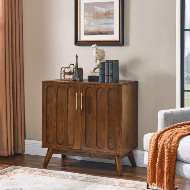 Sideboard Mid-Century Modern con ante scanalate, ripiani regolabili e gambe in legno massello. Mobile contenitore per soggiorno, ingresso e corridoio