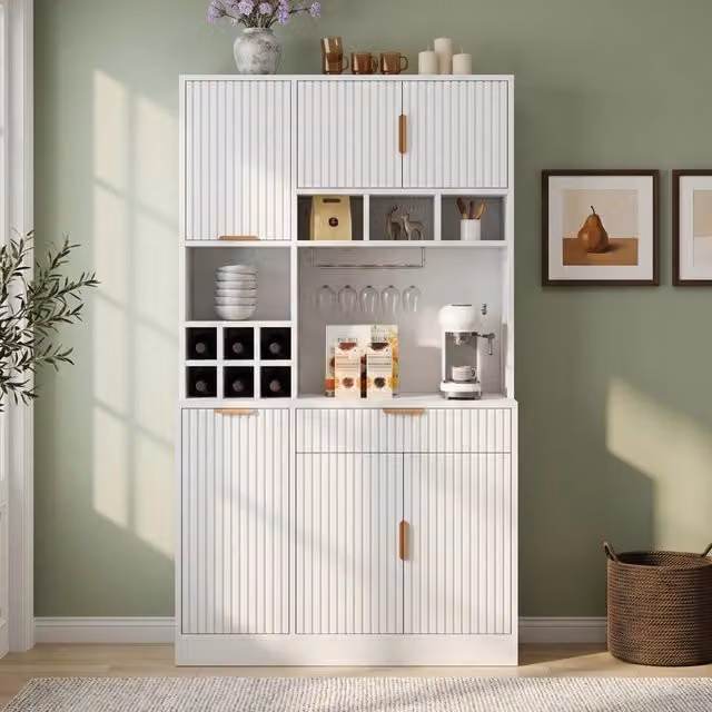 Mobile buffet moderno WISHDOR bianco con prese integrate USB-A/USB-C, portabicchieri e portabottiglie, L: 100 cm, P: 40 cm, H: 175 cm