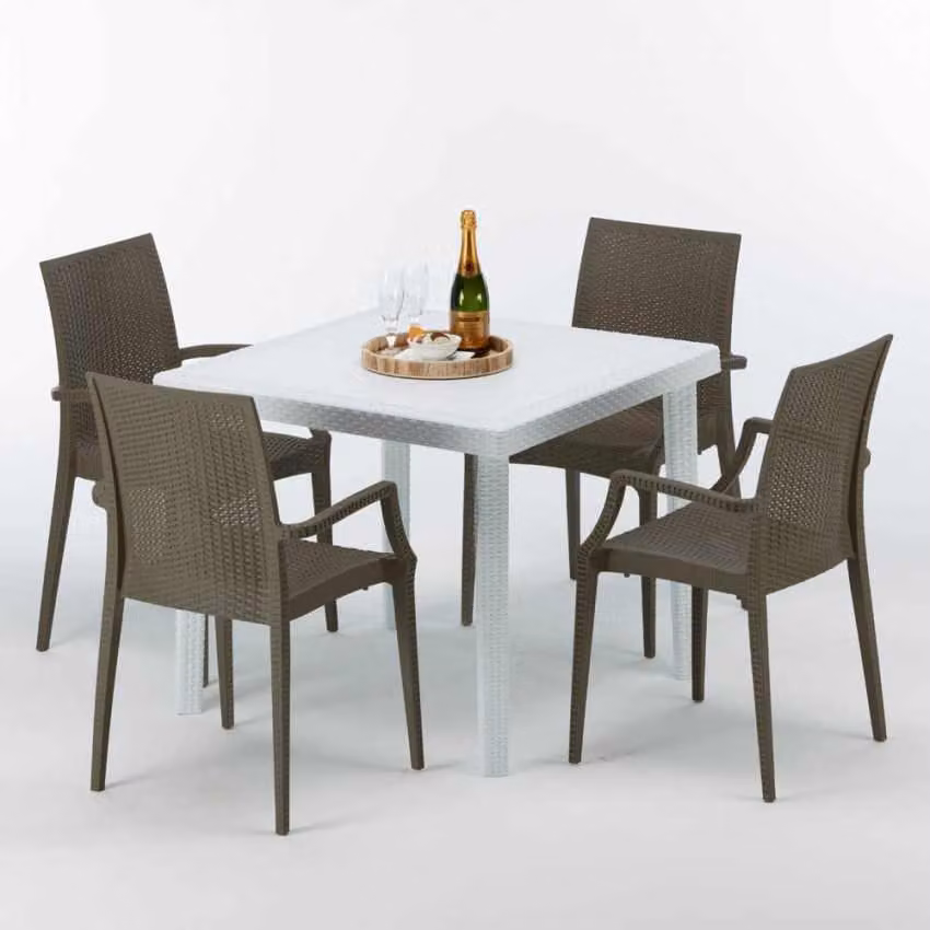 Tavolo quadrato bianco e 4 sedie Set di bastoni da esterno in polipropilene colorato Grand Soleil Arm Bistrot Love - Marrone