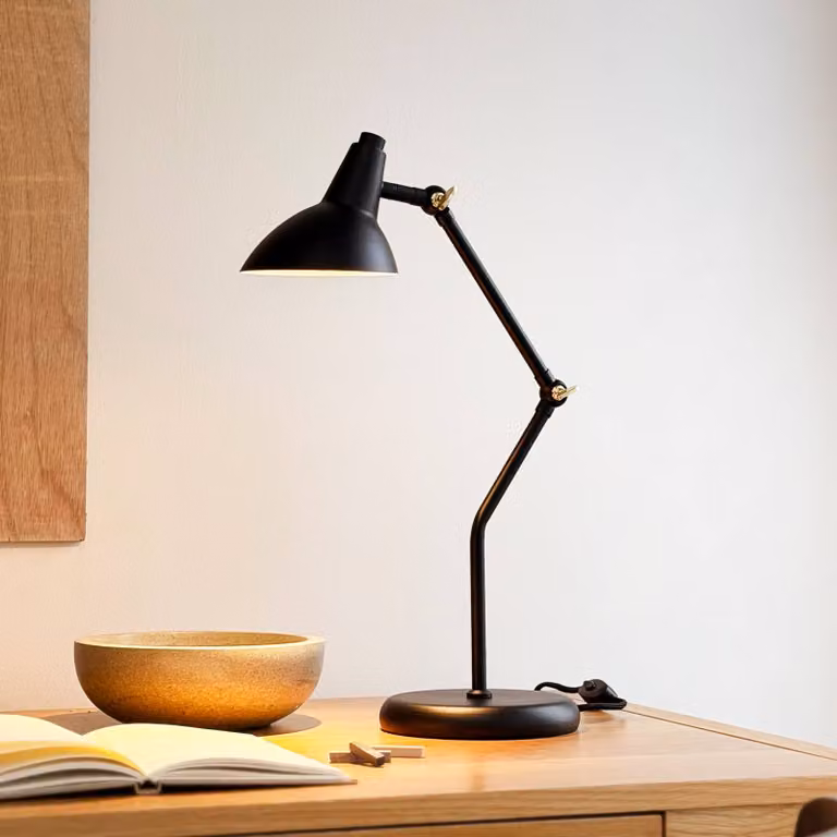 Dyberg Larsen Lampada da scrivania Vela, Nero, Soggiorno / Sala da pranzo, Metallo, Scandinavo, Lampada da tavolo