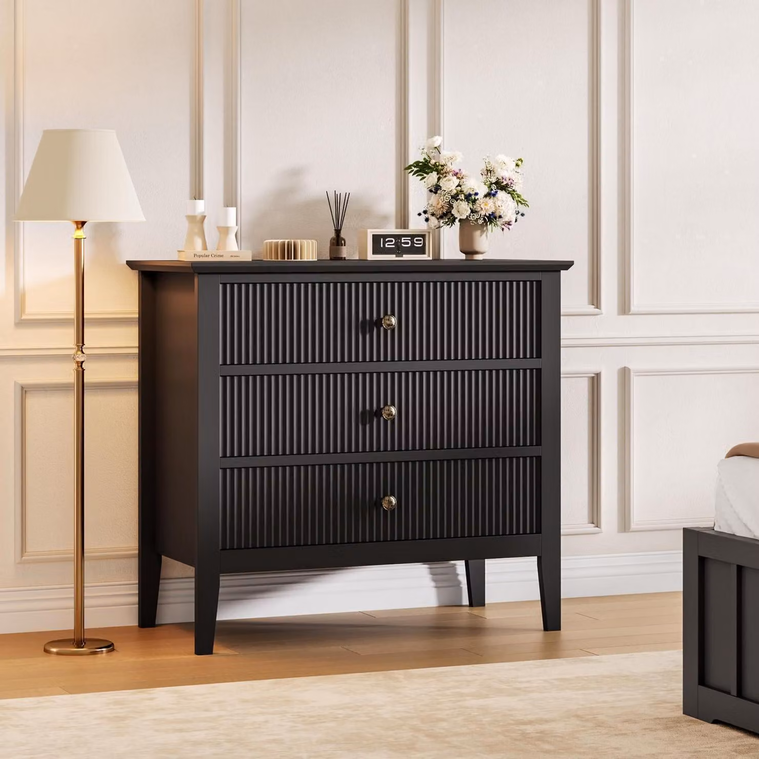 Comodino con 3 cassetti, larghezza 80 cm, finitura scanalata bianca, realizzato in MDF, altezza 74 cm