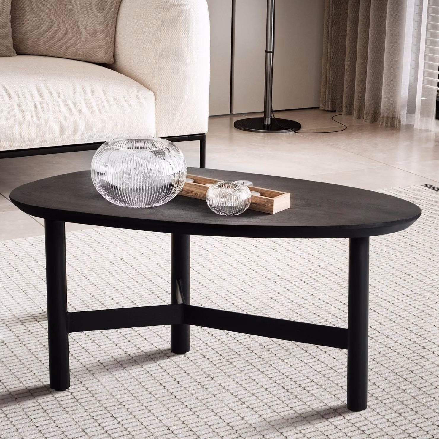 FineBuy Tavolino da salotto 80 cm a forma di rene in legno massello di mango nero · Tavolino da salotto con base metallica a tre gambe · Tavolino moderno in legno massello dal design ovale