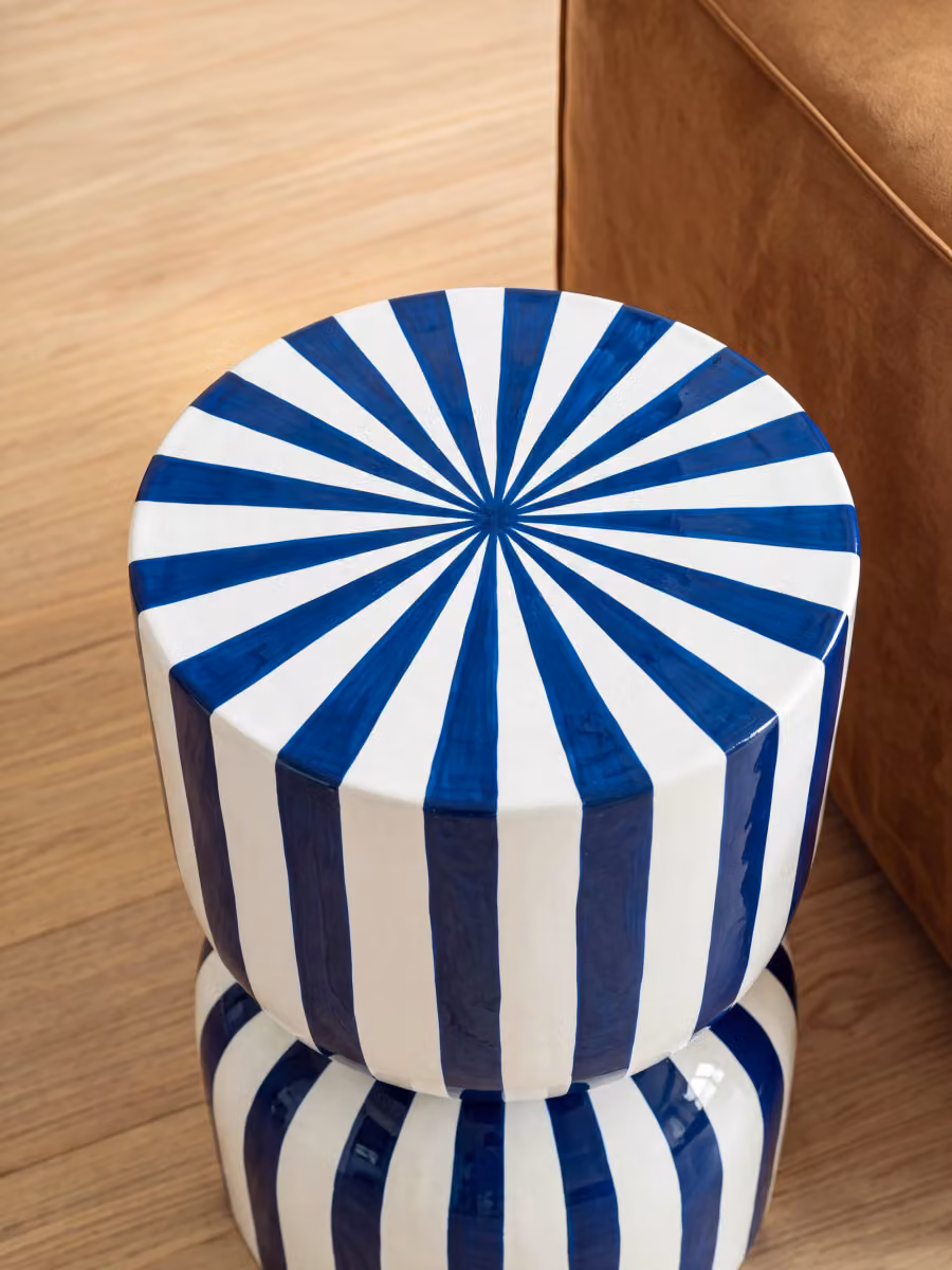 Tavolino da caffè rotondo Iscus Kenay Home blu e bianco con motivo a righe in metallo L: 47 cm, P: 47 cm, H: 32 cm – 2