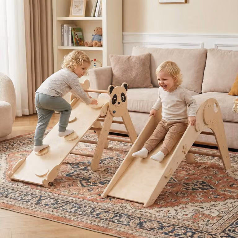 Set Montessori Costway a tema Panda con scivolo e rampe, Parco giochi in legno pieghevole per bambini, Naturale e Multicolore