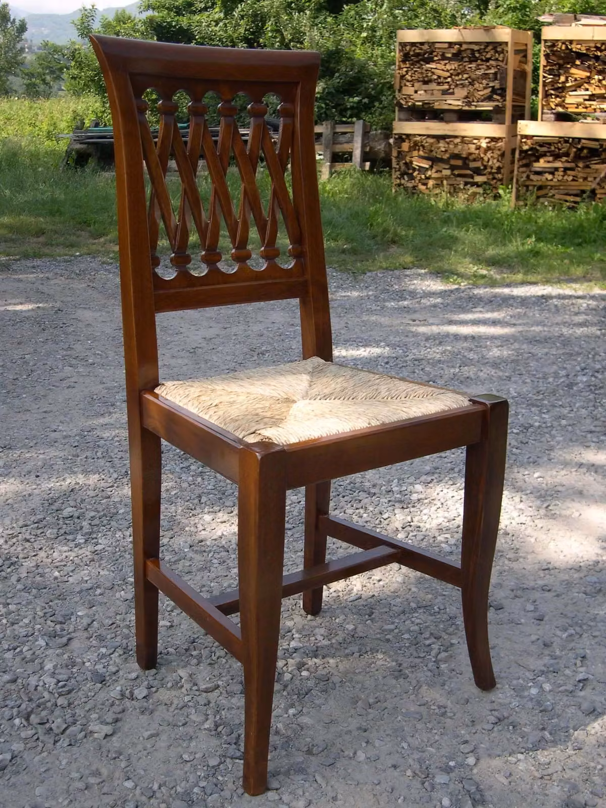 Set di 2 sedie in legno di faggio con seduta in paglia stile arte povera color noce Mobili 2G – 2