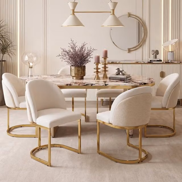 Set di 4 sedie in ciniglia beige con gambe in metallo dorato