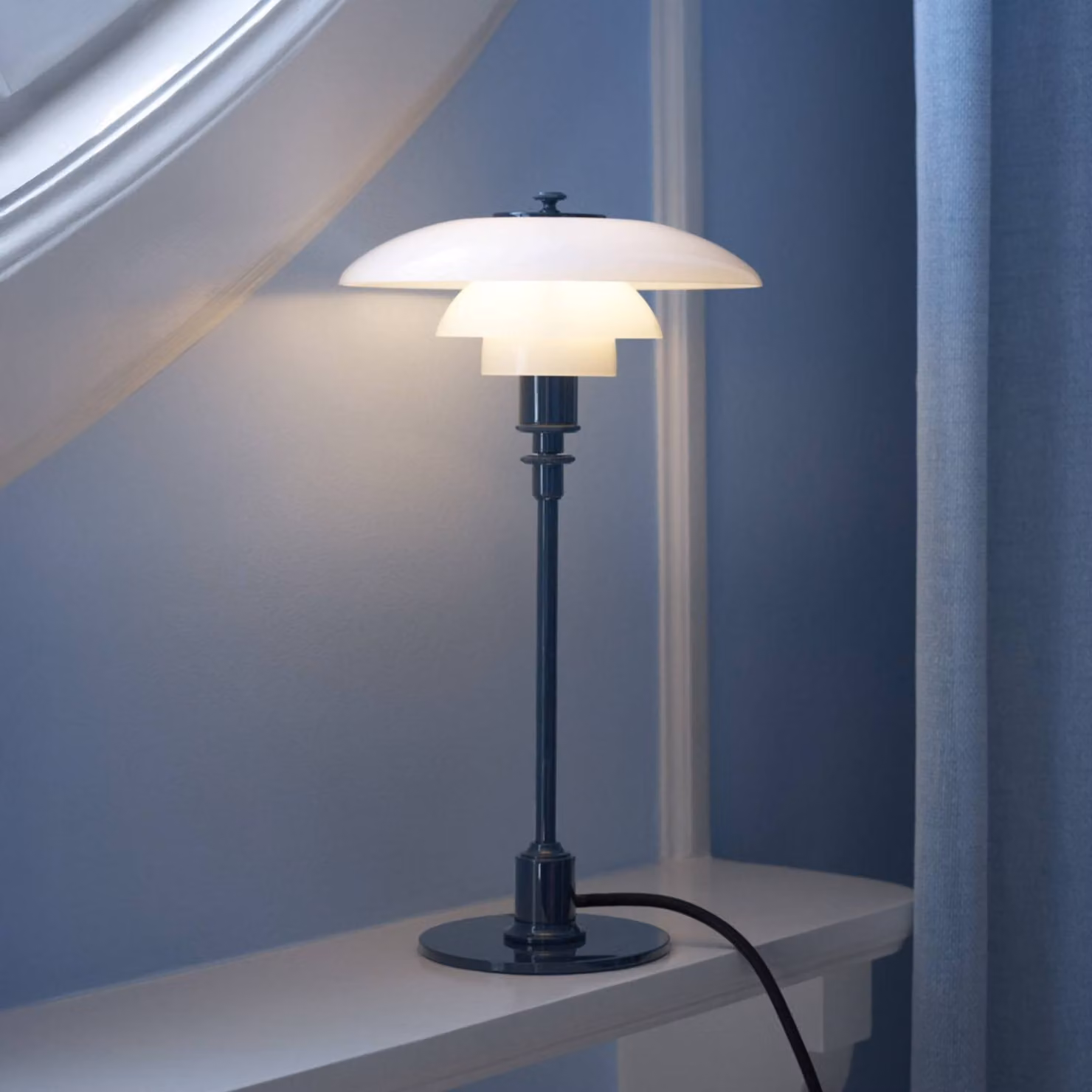 Louis Poulsen Lampada da tavolo PH 2/1, Blu, Soggiorno / Sala da pranzo, Ottone, Design, Lampada da tavolo